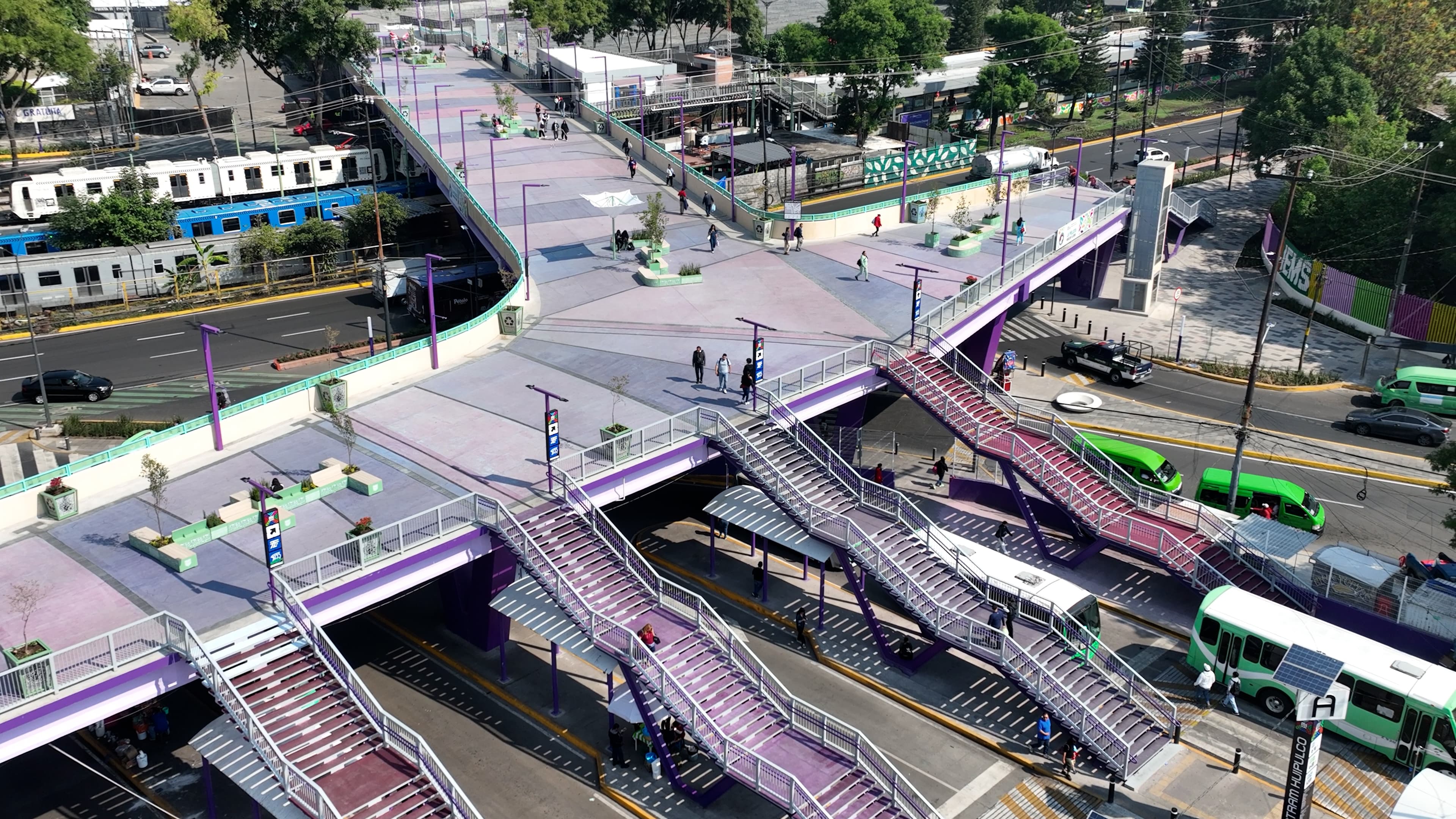Puente peatonal, mercado y bici-estacionamiento (CETRAM Huipulco)
